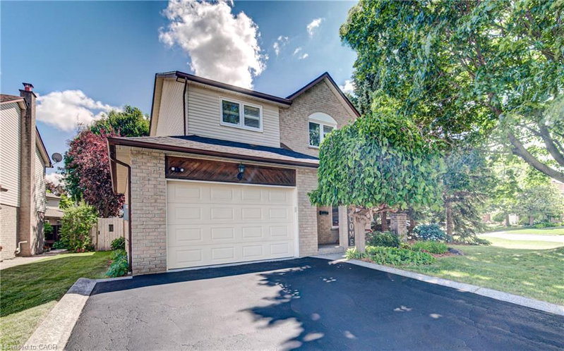 577 Hawthorne Crescent
