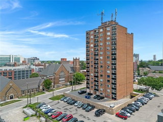 902 - 64 Benton Street