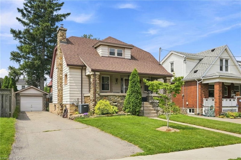 96 Huxley Avenue S