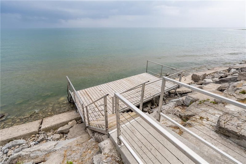 2118 Lakeshore Road