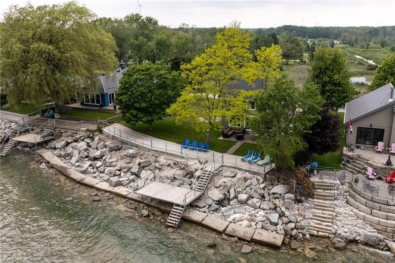 2118 Lakeshore Road