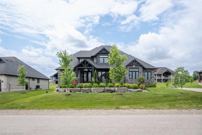30 Charles Currie Crescent