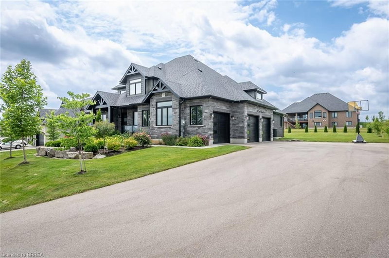 30 Charles Currie Crescent
