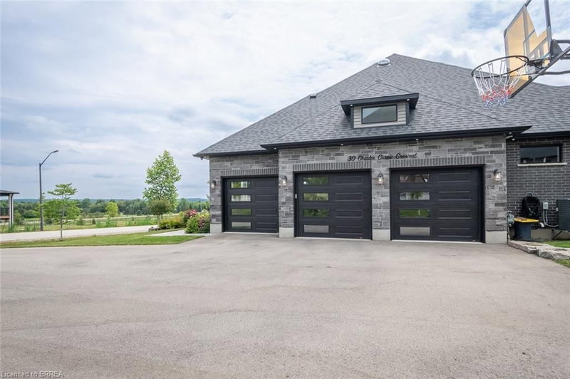 30 Charles Currie Crescent