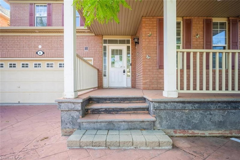 8 Gander Crescent