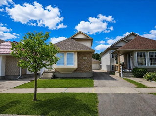 390 Wake Robin Crescent