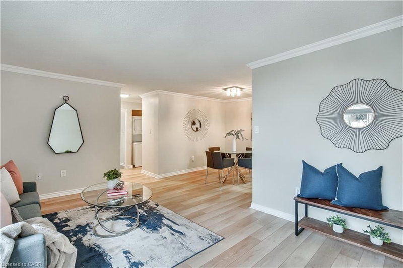222 Jackson Street W photo 4