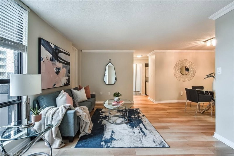222 Jackson Street W photo 5