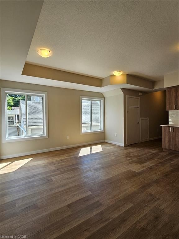 729 Dolph Street N photo 4