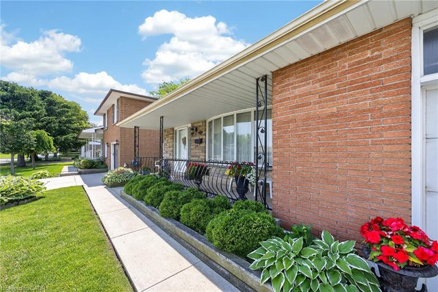 11 Fassett Avenue