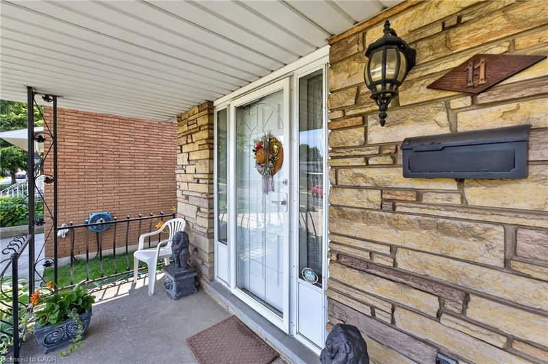 11 Fassett Avenue