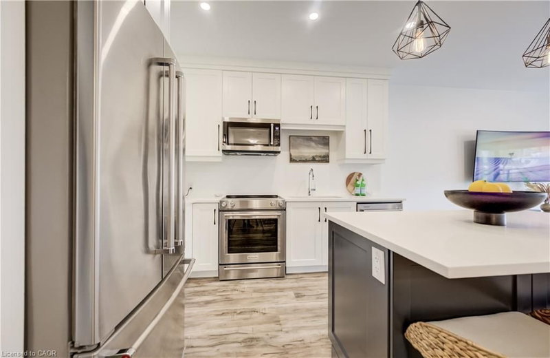332 Gosling Gardens photo 5