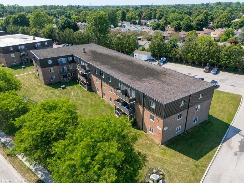 205 - 390 Admiral Drive, London 4