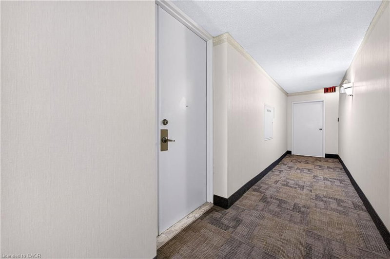 222 Jackson Street W photo 4