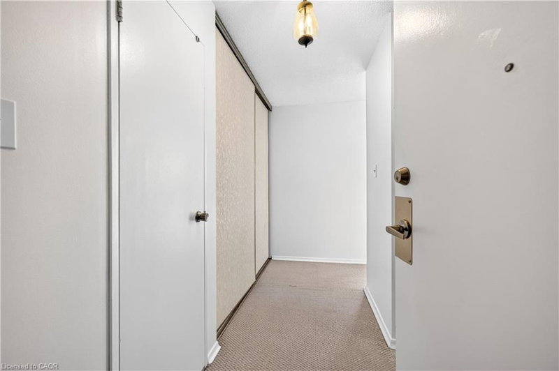 222 Jackson Street W photo 5