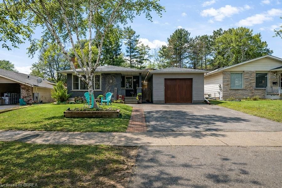Single Family Residence for sale at 102 Century Hill Drive, Kitchener, ON, N2E 2H8 - Alpine Village/Country Hills - MLS: 40847911