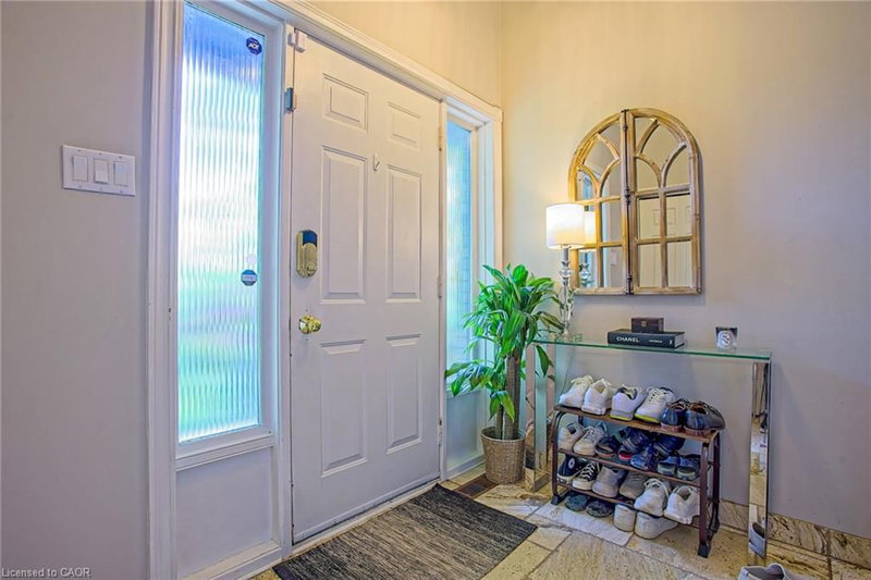 259 Main Street W