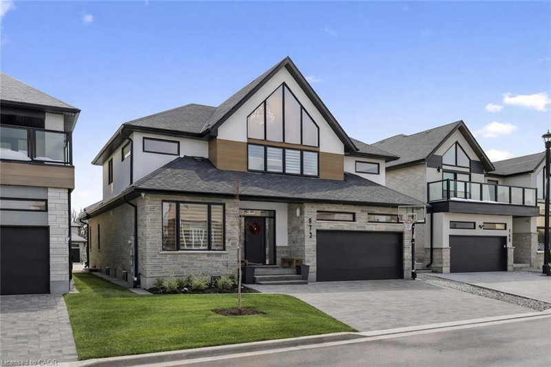 18 - 972 Stonecliffe Walk