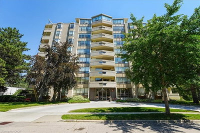 807 - 8 Village Green