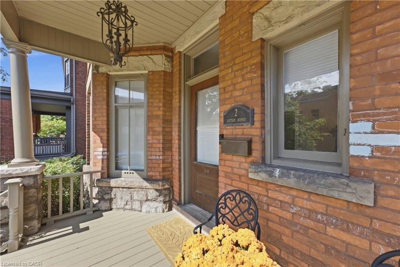 2 Cottage Avenue