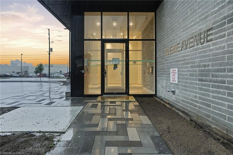 33 Erie Avenue photo 4