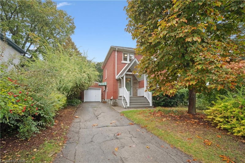 103 Dunbar Road S