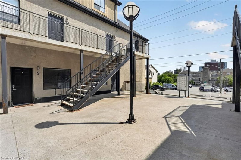 9 - 12 Bridgeport Road E