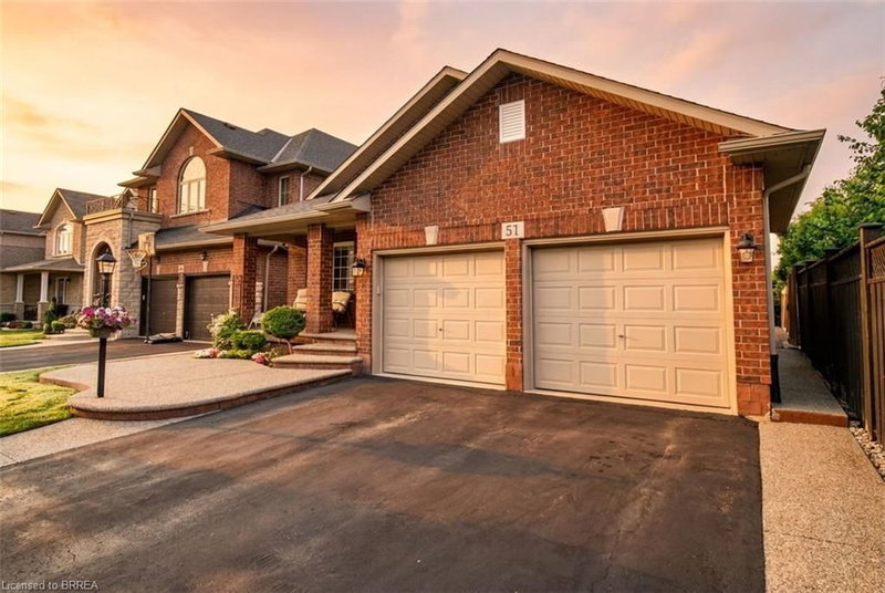 51 Sundance Crescent