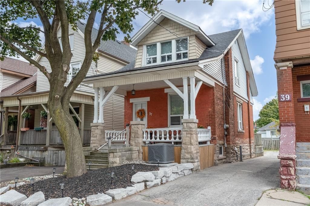 Single Family Residence for lease at Upper-37 Cliff Avenue, Hamilton, ON, L8V 2S1 - Concession - MLS: 40848557
