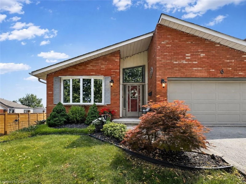 6 Lanark Crescent