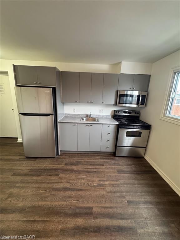 J - 416 Lancaster Street W