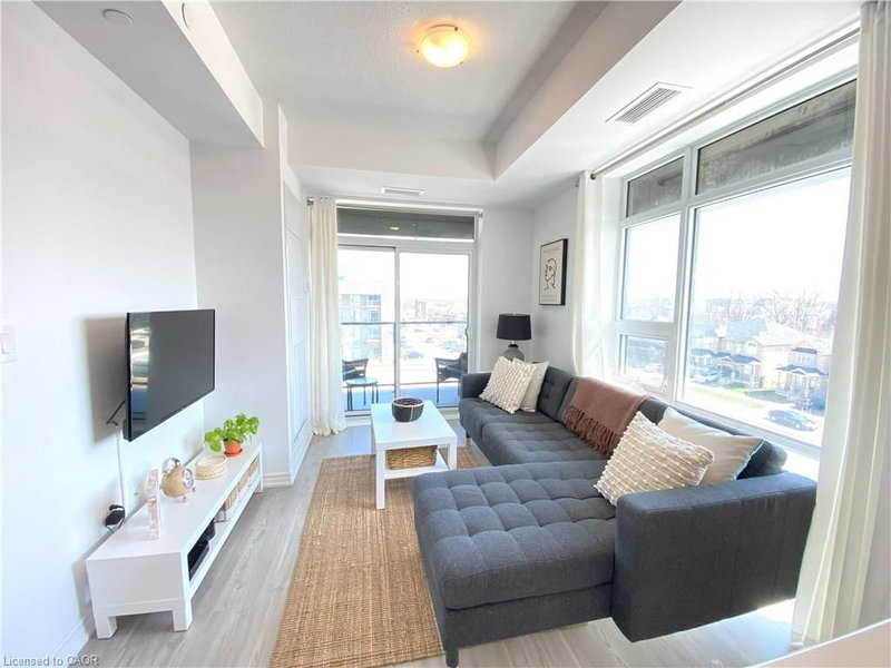 450 Dundas Street E photo 1