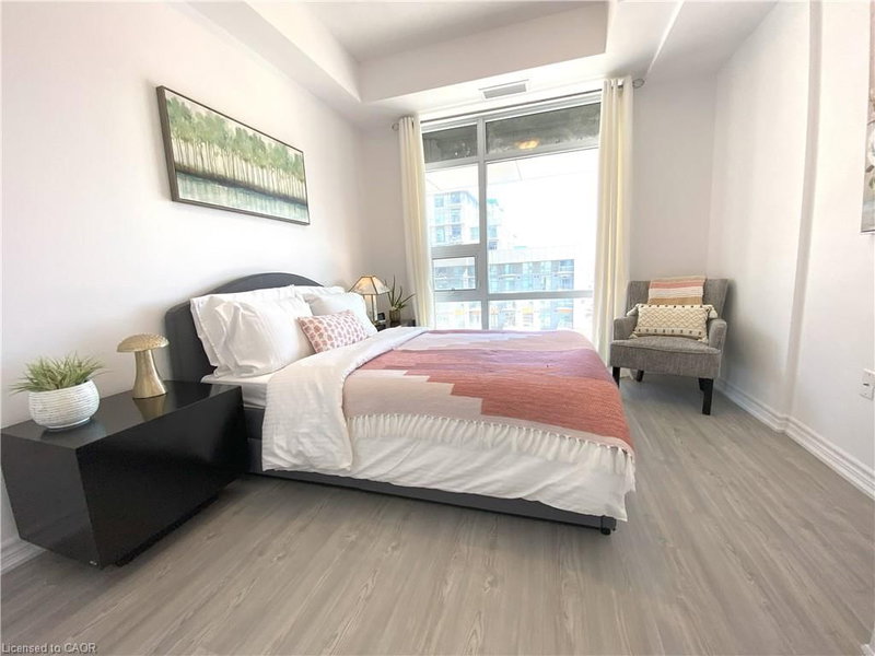 450 Dundas Street E photo 4