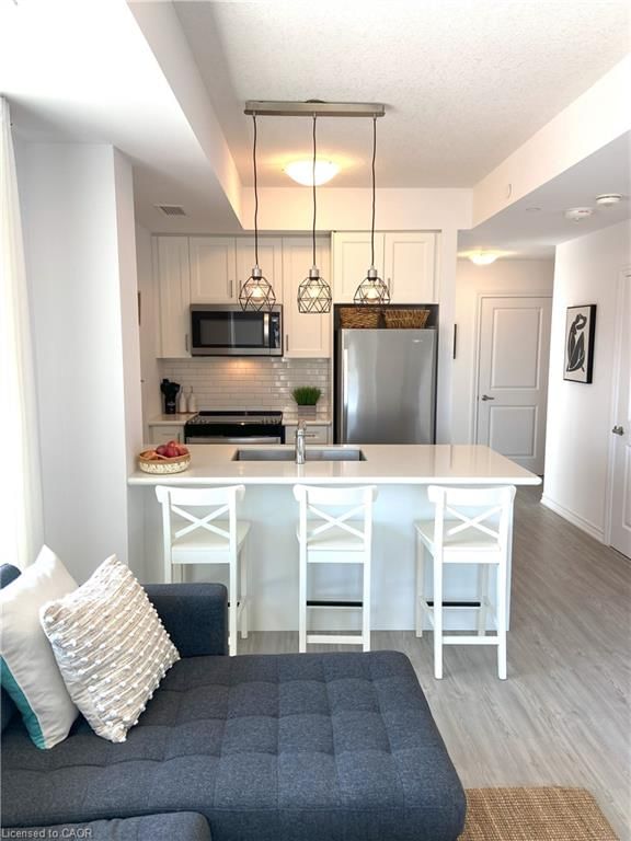 428 - 450 Dundas Street E