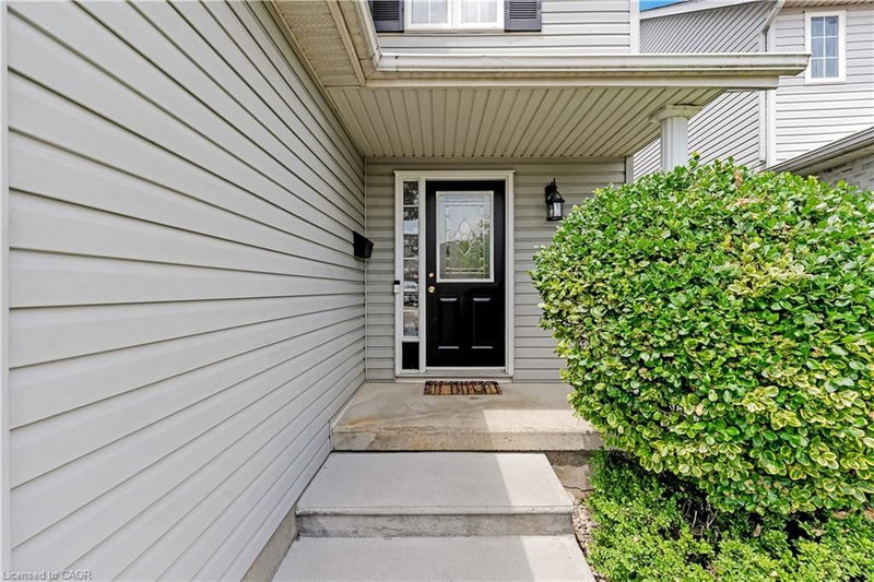 102 Chateau Crescent