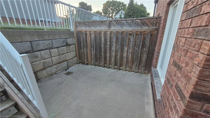 225 Riddell Street photo 4