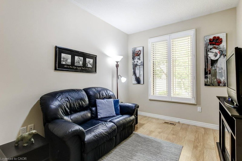 20 Isherwood Avenue photo 4