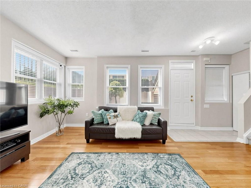 76 - 760 Lawrence Avenue