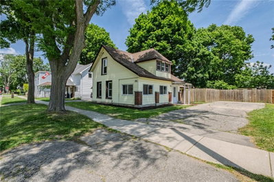 241 Talbot Street S