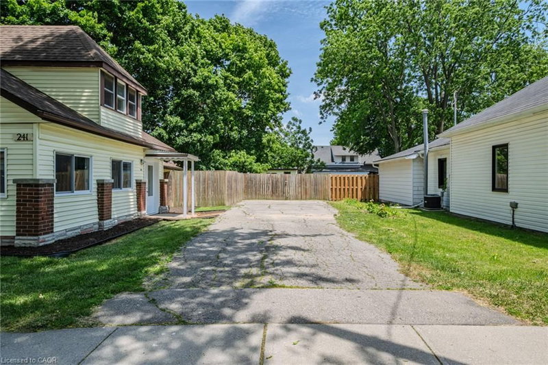 241 Talbot Street S