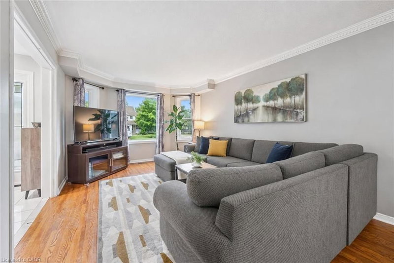 339 Daniel Crescent