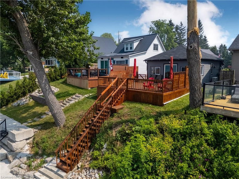 6 Lakeside Drive