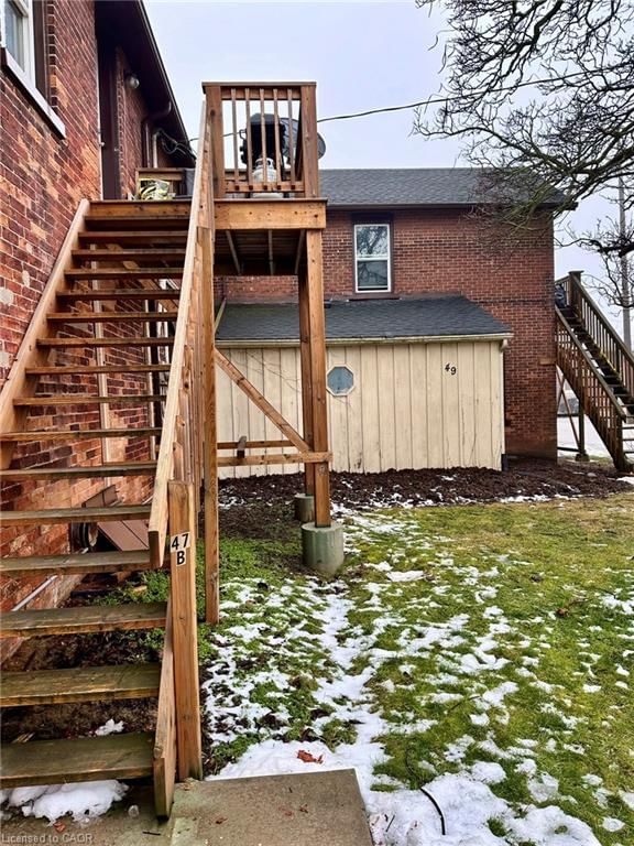 49 King Street W photo 3