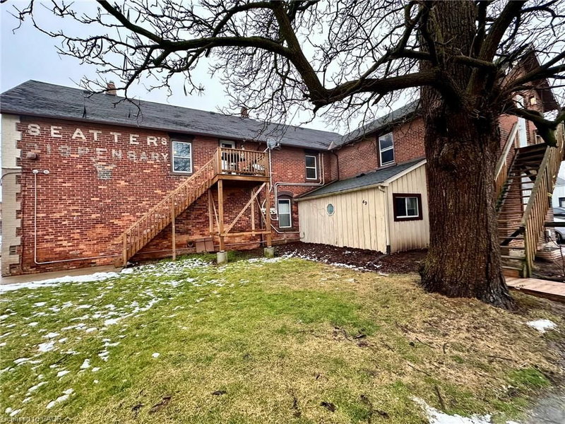49 King Street W photo 4