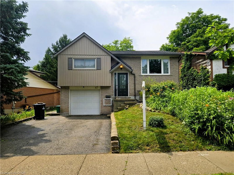 67 Pinemeadow Crescent