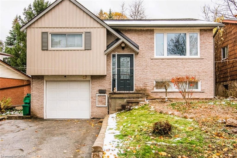 67 Pinemeadow Crescent
