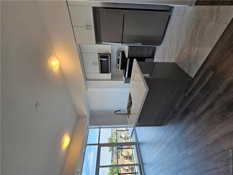 512 - 460 Dundas Street E