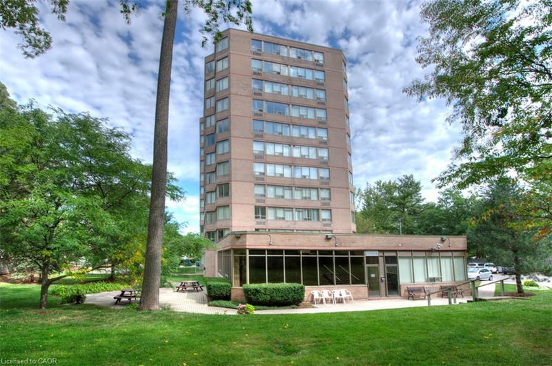 409 - 3227 King Street E