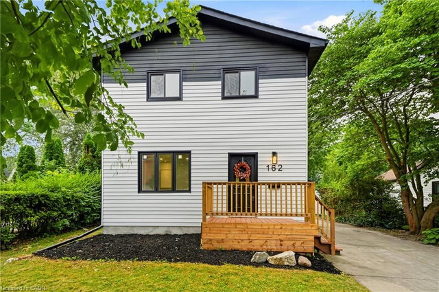 162 Dufferin Street E