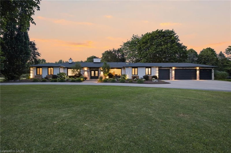 8 Squire Court, Waterloo, Ontario